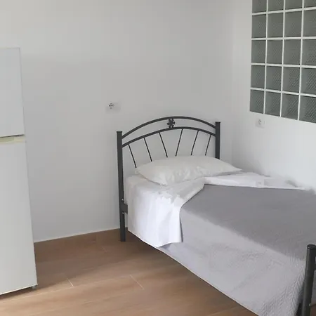 Erviliano Lägenhetshotell Borsh