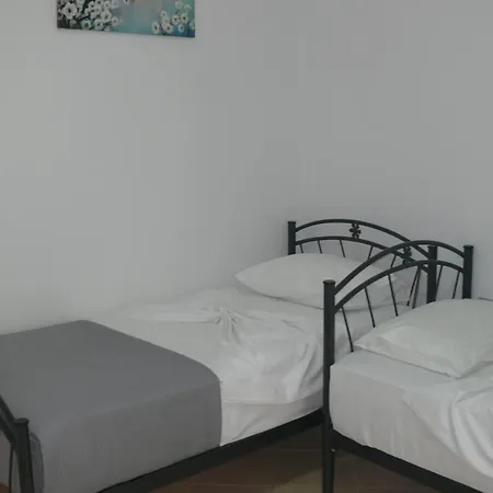 Erviliano Hotel apartamentowy Borsh